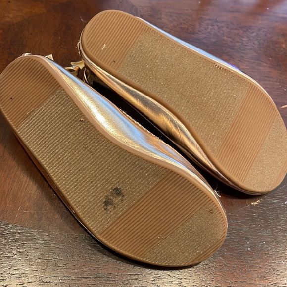 2 Pr Gold Shoes Michael Kors & Gap Velcro Strap Bunny Bows Toddler 7 - Picture 8 of 8